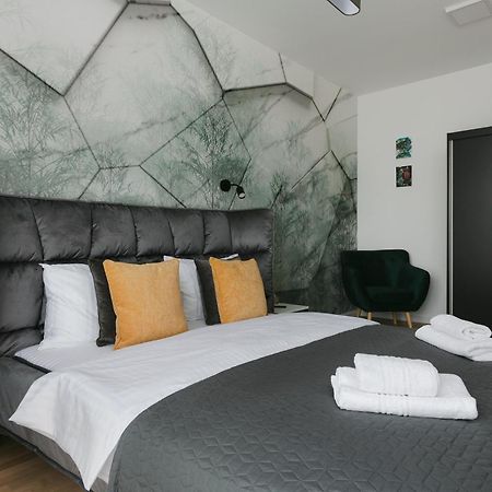 The Forest - Luxe Central Apt With Free Secured Parking Brašov Exteriér fotografie