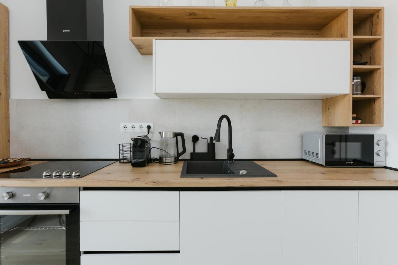 The Forest - Luxe Central Apt With Free Secured Parking Brašov Exteriér fotografie