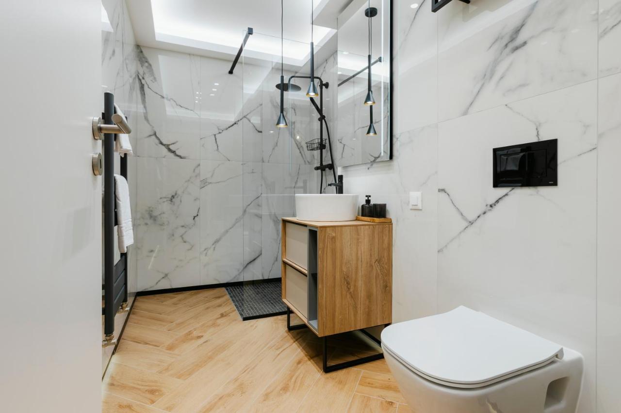 The Forest - Luxe Central Apt With Free Secured Parking Brašov Exteriér fotografie