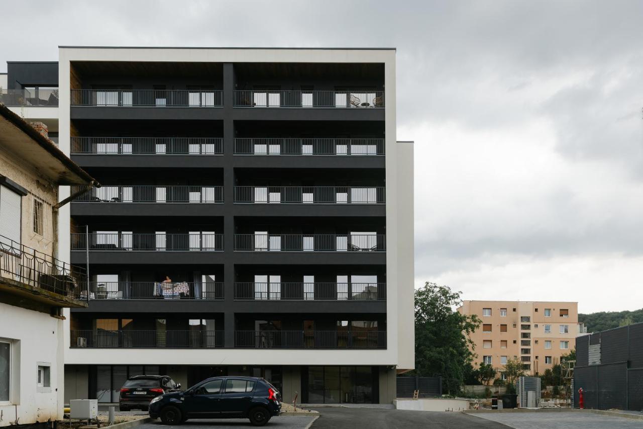 The Forest - Luxe Central Apt With Free Secured Parking Brašov Exteriér fotografie