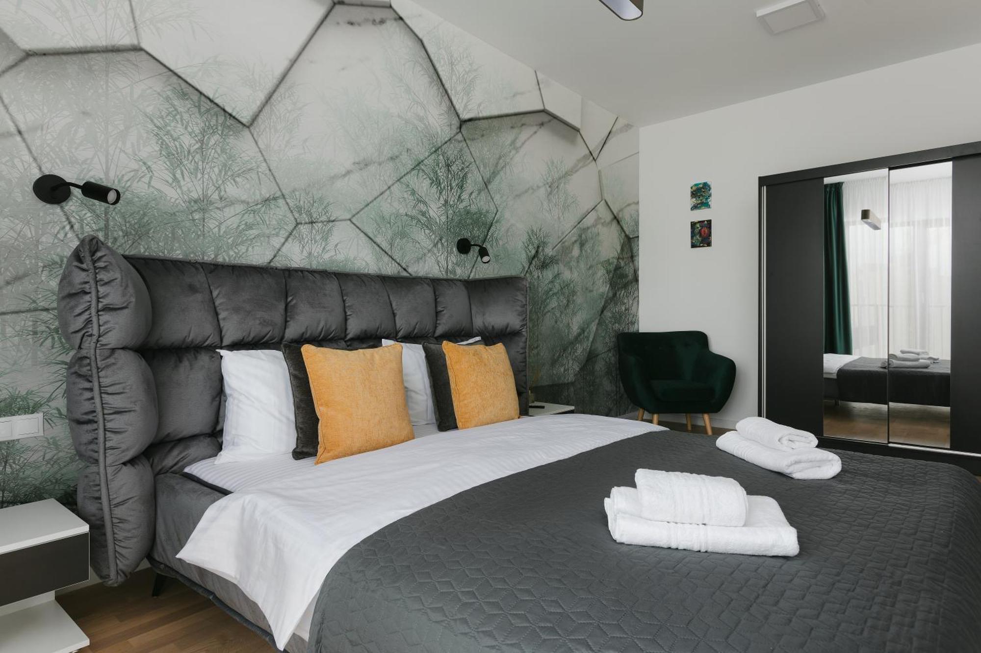 The Forest - Luxe Central Apt With Free Secured Parking Brašov Exteriér fotografie